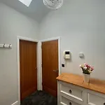 Penthouse Flat In Scarborough