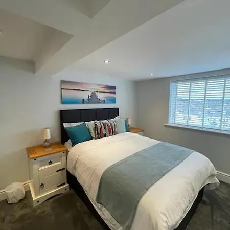 Penthouse Flat In Scarborough