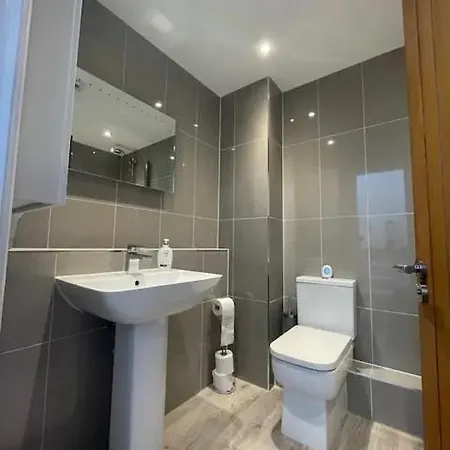 Penthouse Flat In * Scarborough