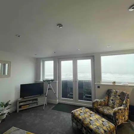 Penthouse Flat In * Scarborough